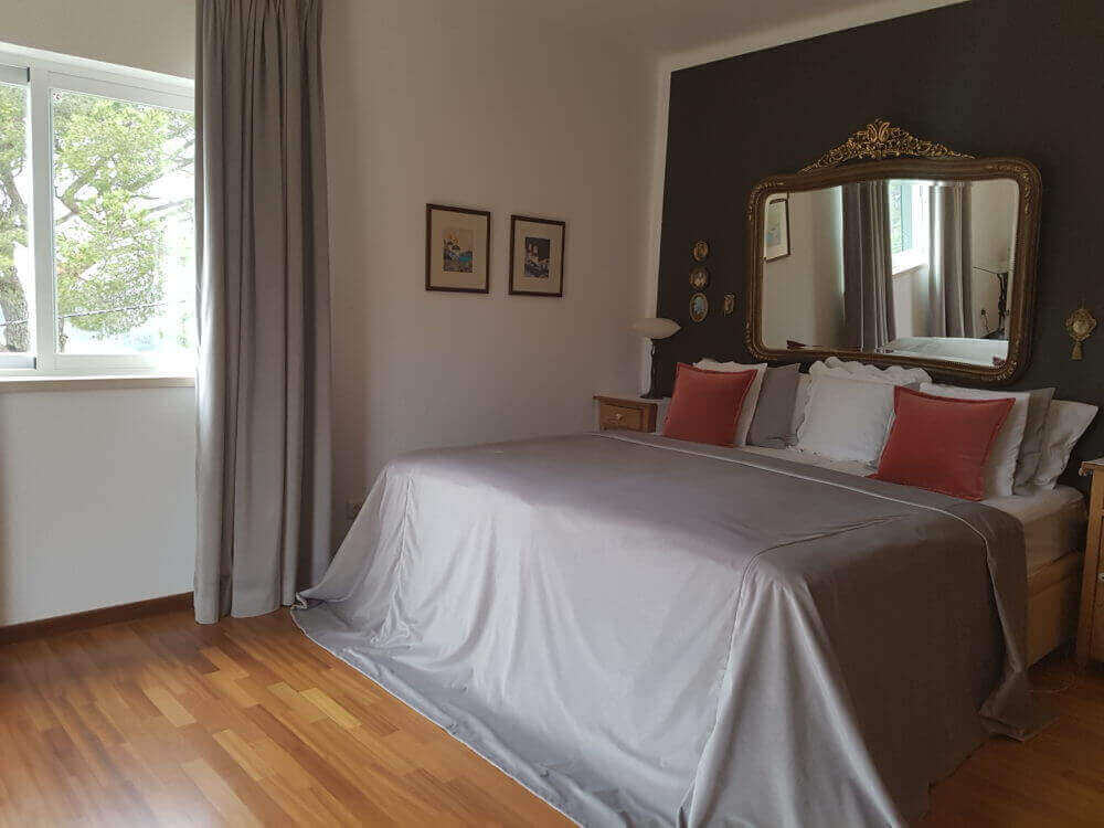 Das gemütliche und komfortable Zimmer Mary's in der Vila de Sol ist ideal für einen erholsamen Urlaub in Strand- und Naturnähe.